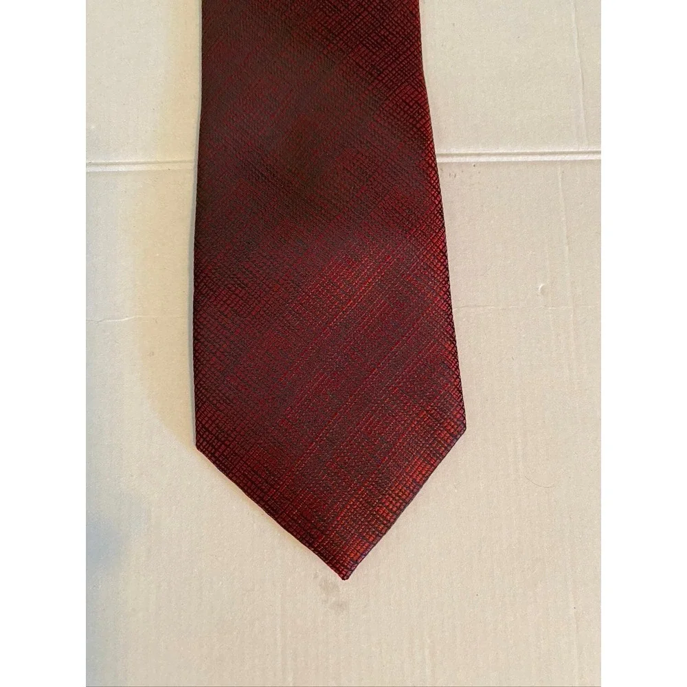 Van Heusen Mens Burgundy Red Black Micro Pattern Textured Polyester Necktie